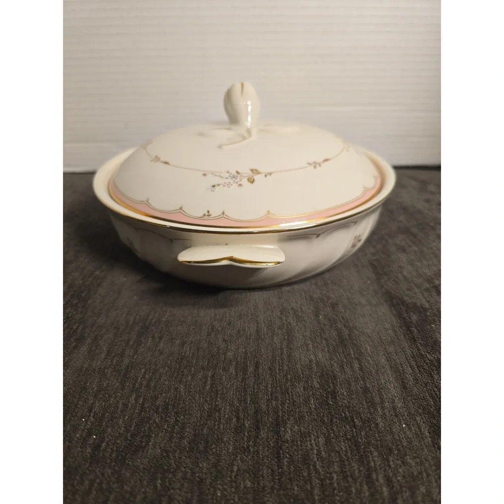 Mikasa Ultra Cream Bake & Serve Covered Casserole Dish Monticello UP277